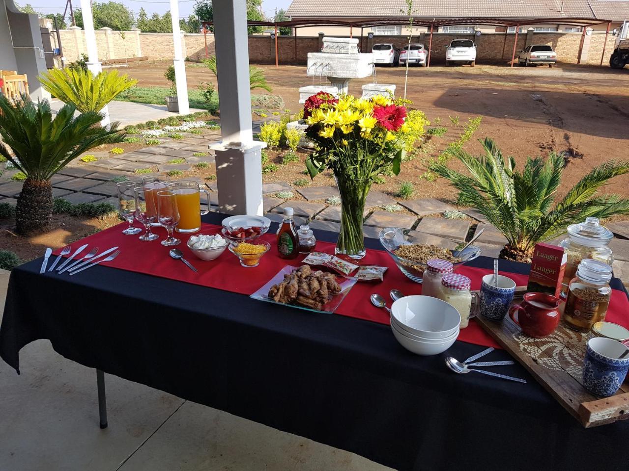Graceland Guesthouse Potchefstroom Kültér fotó